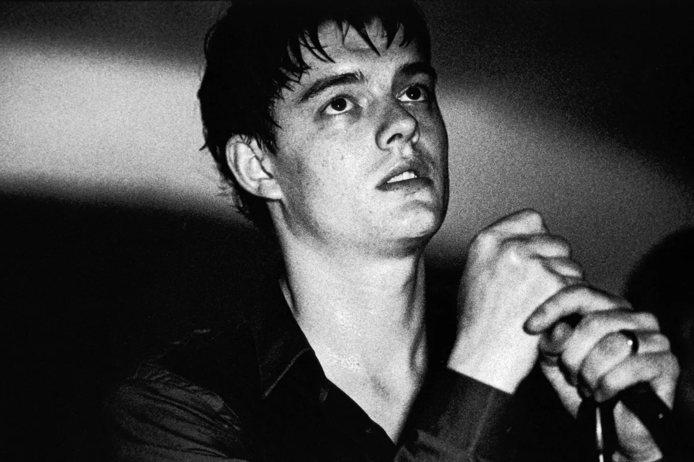 Sam Riley jako Ian Curtis w filmie "Control"