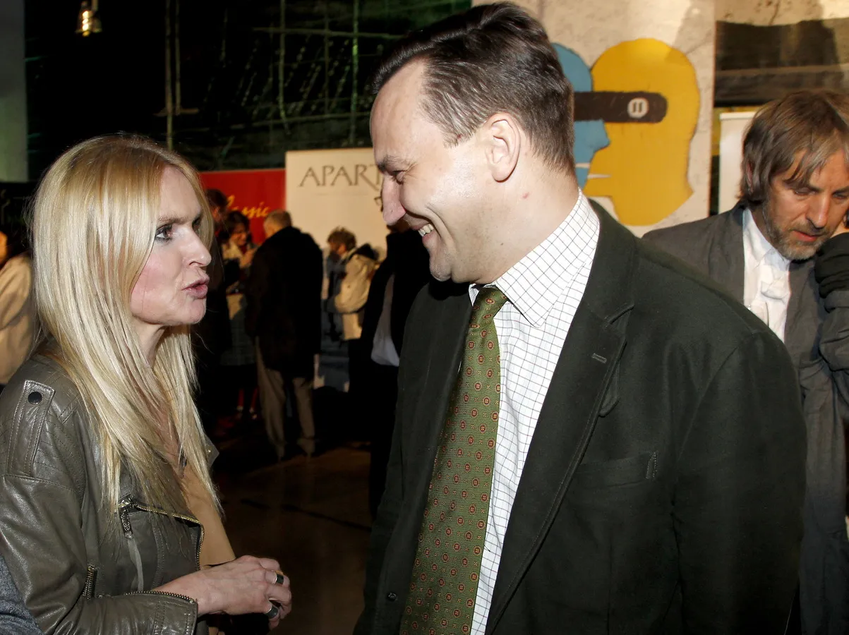 1989127-monika-olejnik-i-radoslaw-sikorski.jpg