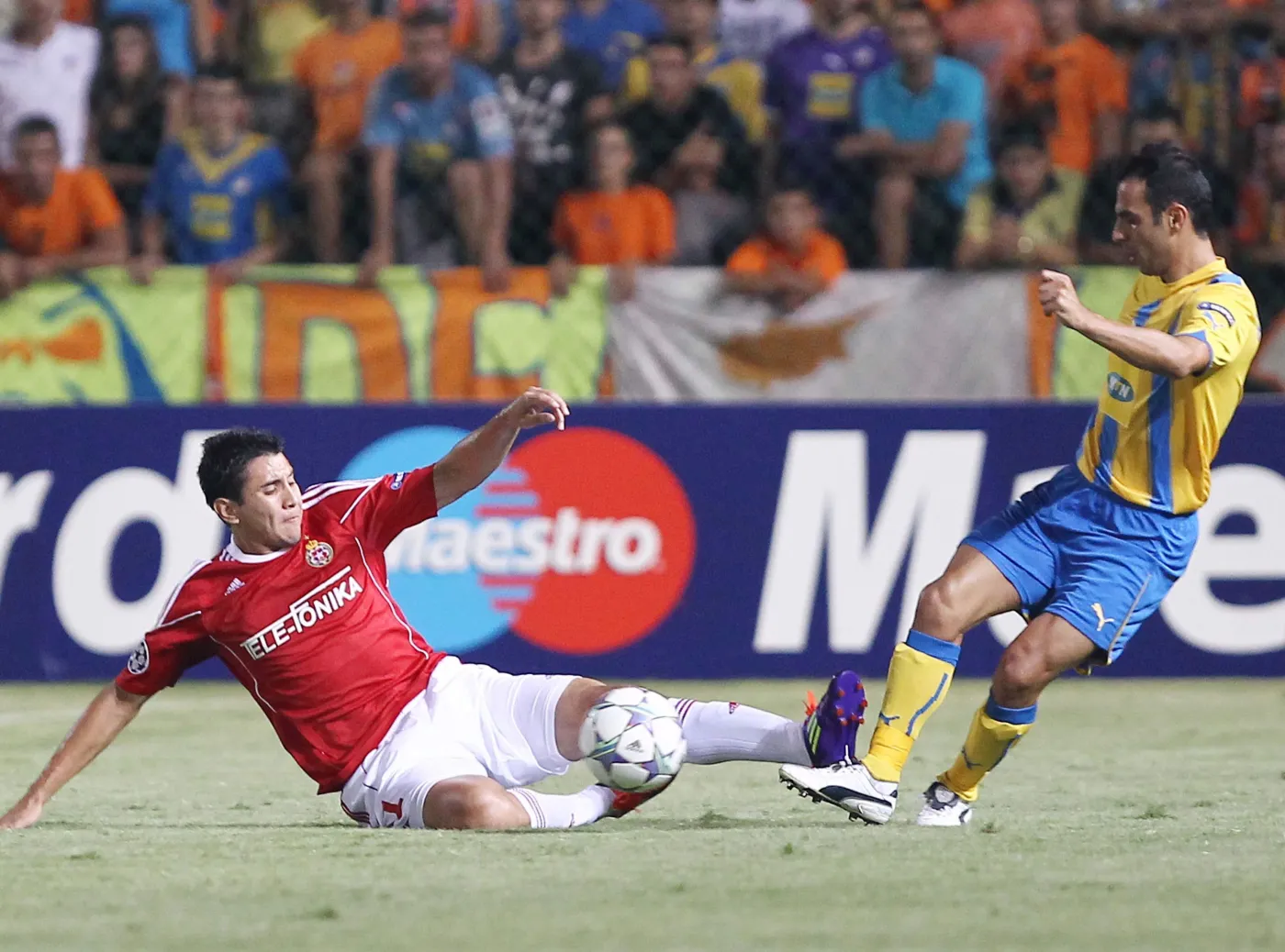 2401544-savvas-poursaitides-z-apoelu-nicosia.jpg