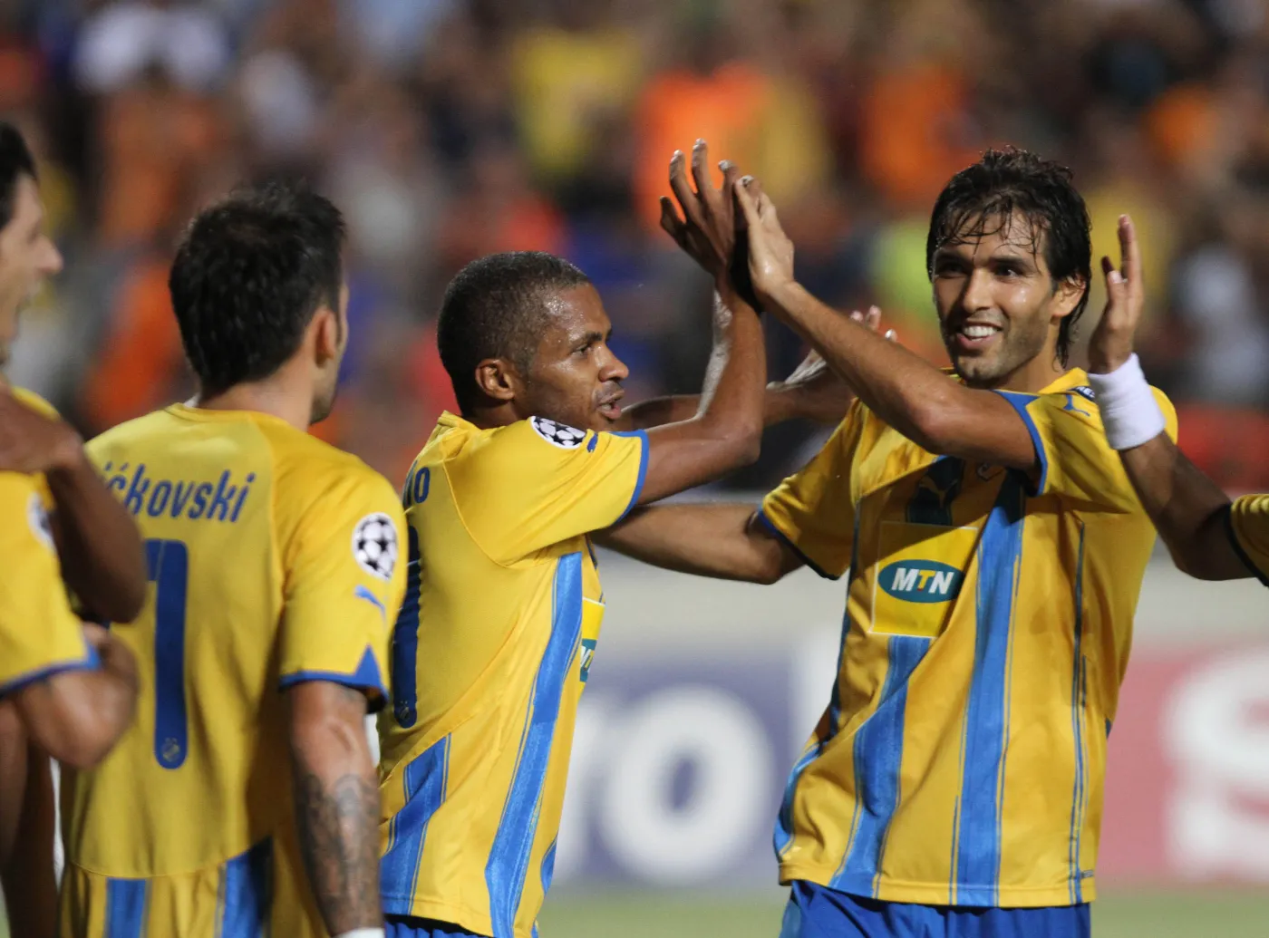 2401594-gracze-apoelu-ciesza-sie-ze-zdobycia.jpg