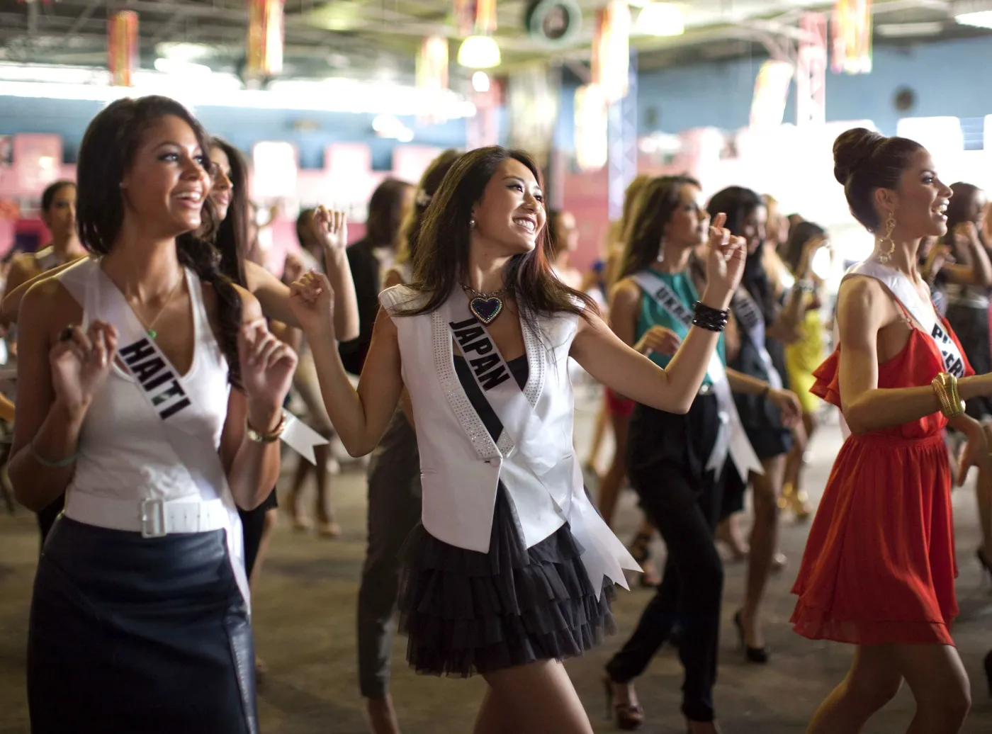 2424022-kandydatki-do-tytulu-miss-universum.jpg