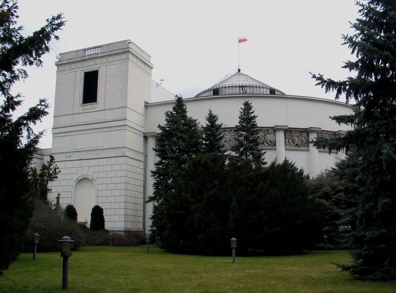 Nowy sondaż. Na czele bez zmian, ale ciekawie jest w peletonie