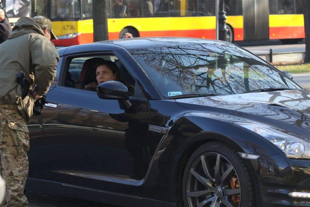 Piękność z PO na spotkanie po tekę ministra. Autem za pół miliona!