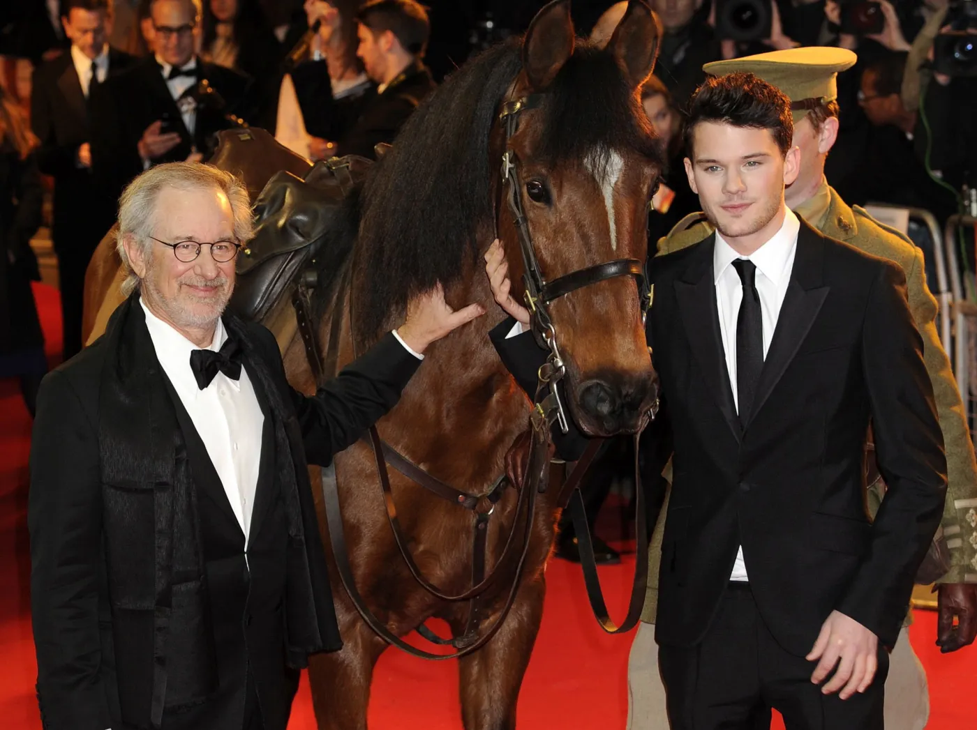 2940564-steven-spielberg-i-jego-aktor-jeremy.jpg