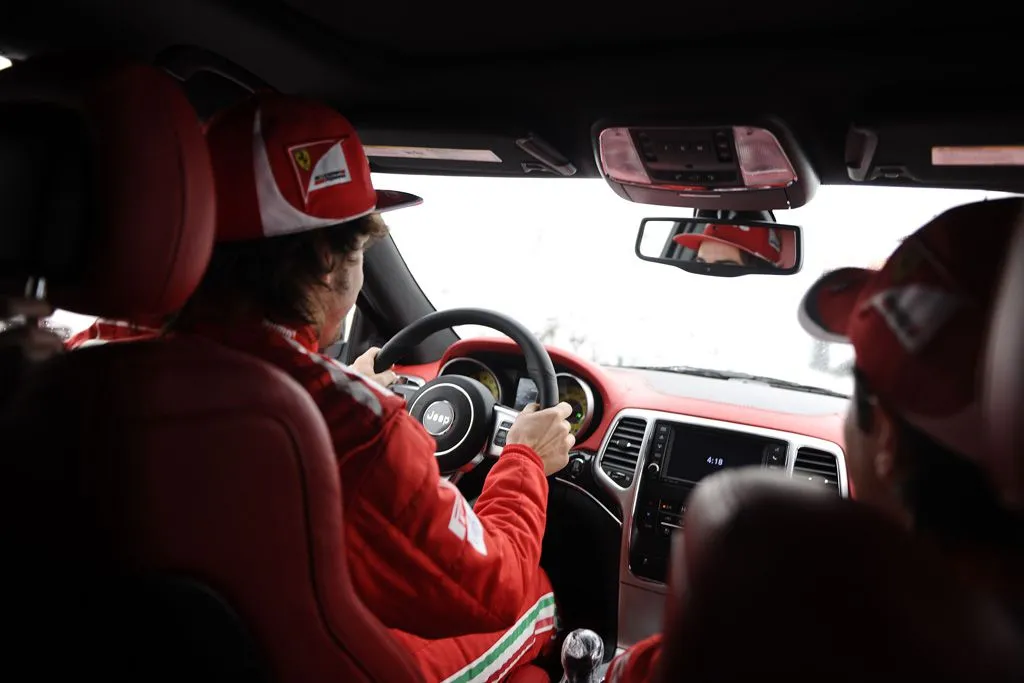 3047093-jeep-grand-cherokee-srt8-dla-alonso.jpg