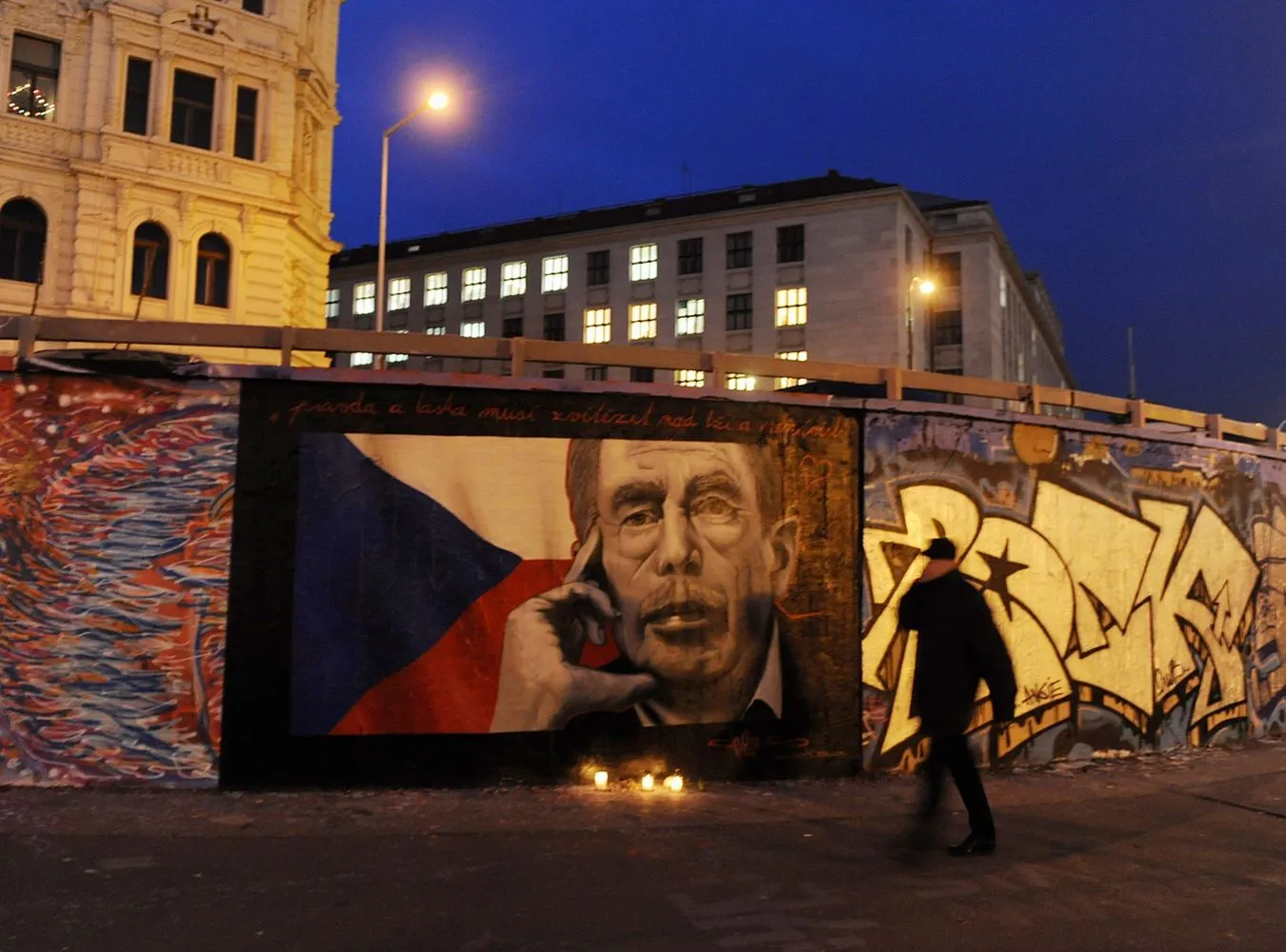Żegnają Vaclava Havla. Całe Czechy płaczą