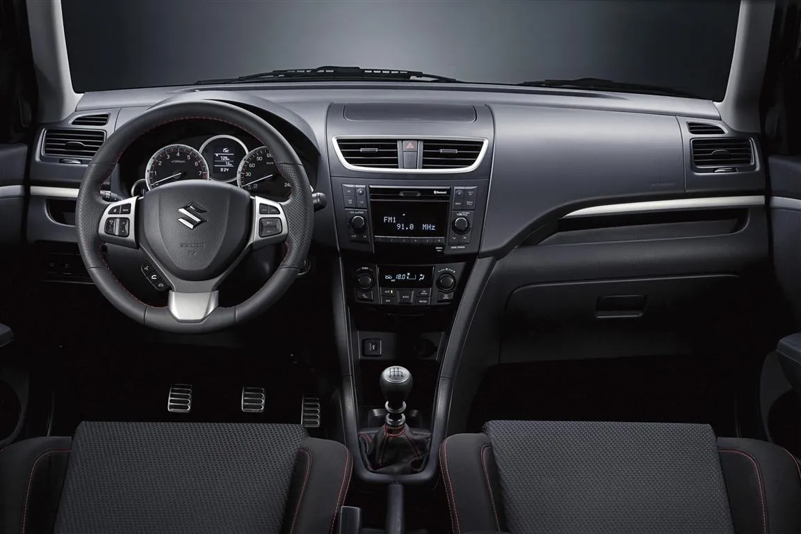2927550-08-new-swift-sport-dashboard-medium.jpg