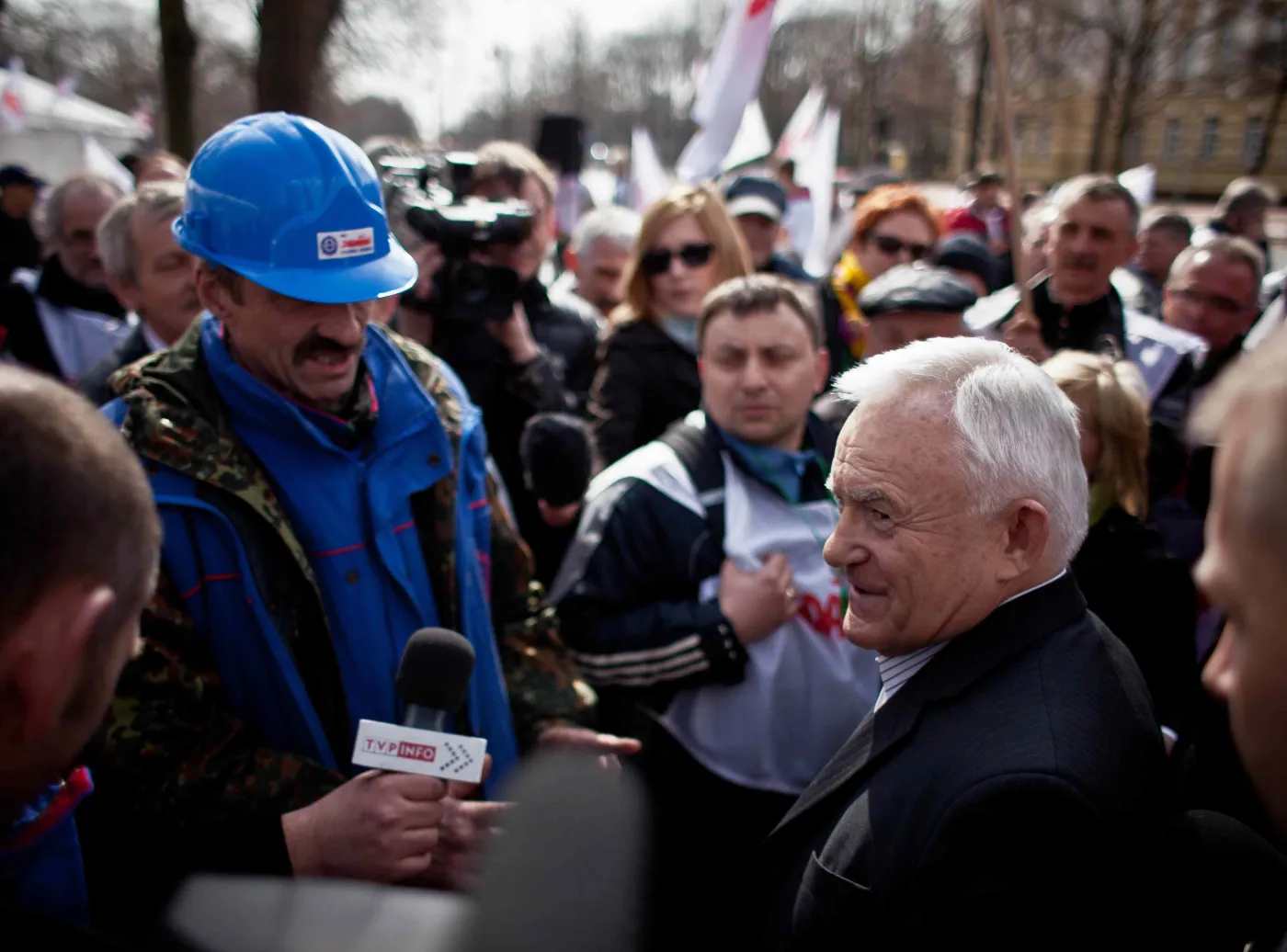 3284213-leszek-miller-kancelaria-miasteczko.jpg