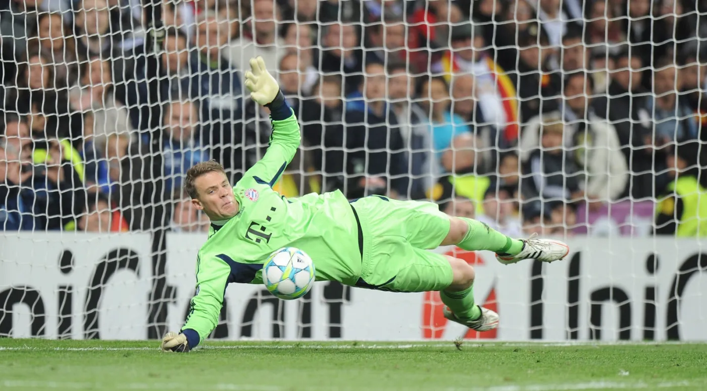 3418121-bramkarz-bayerny-manuel-neuer-broni.jpg