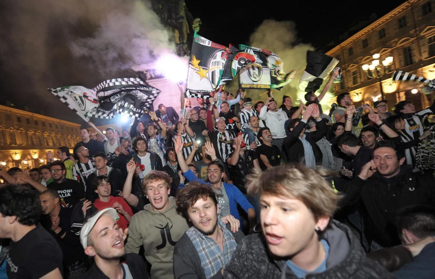3458883-kibice-juventusu-swietuja-zdobycie.jpg