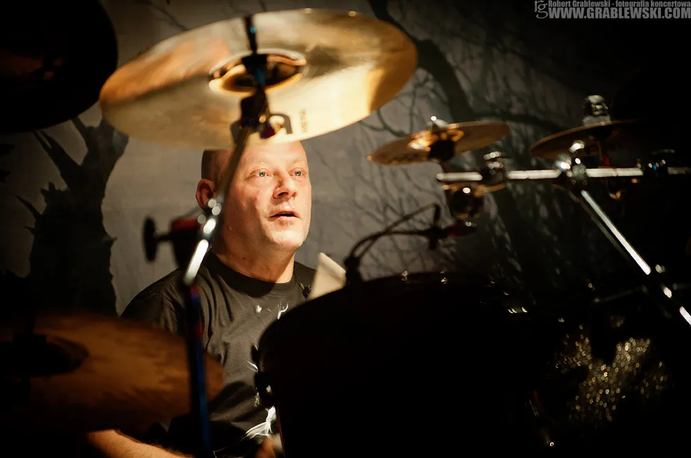 3467671-arkadiusz-letkiewicz-gra-na-perkusji.jpg