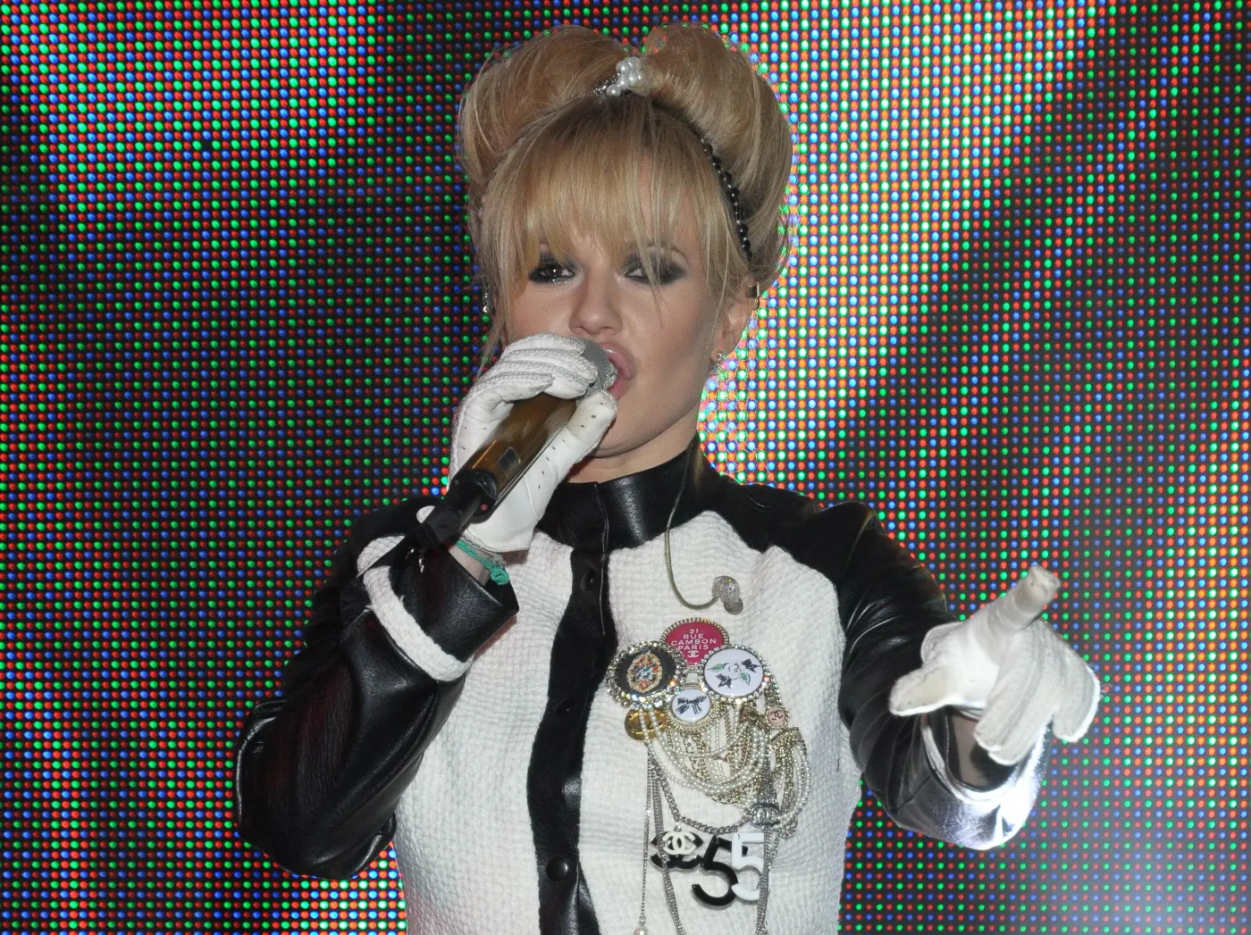 Doda podcina gałąź, na której siedzi. Krytykuje film "Kac Wawa"!