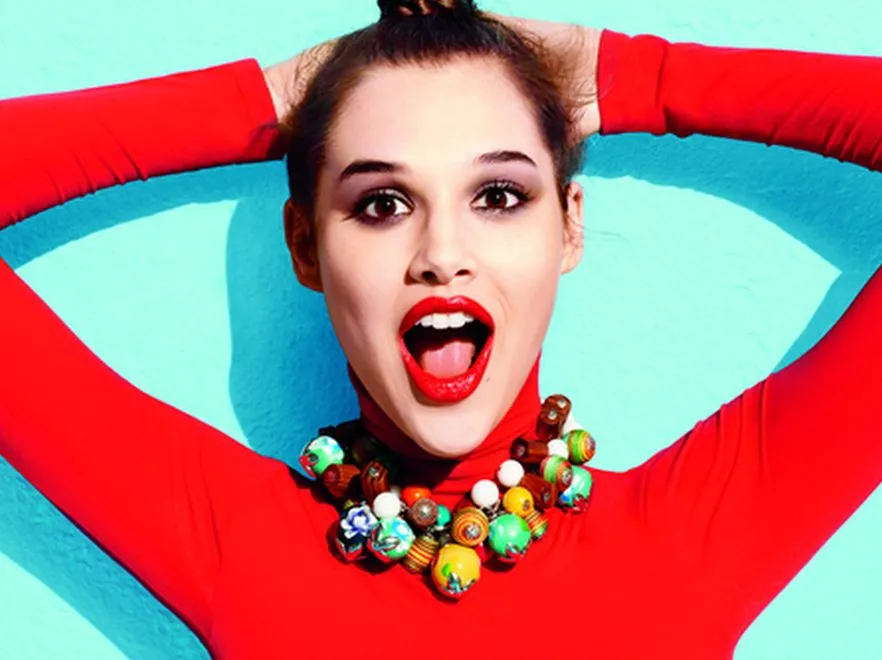 Idź na całość! "Dająca po oczach" biżuteria na wiosnę i lato