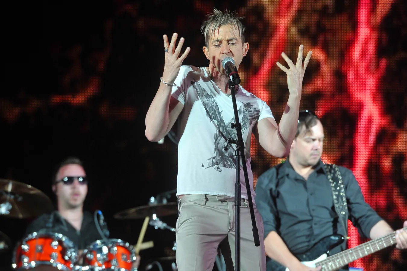 3828108-limahl-podczas-koncertu-disco-fever.jpg
