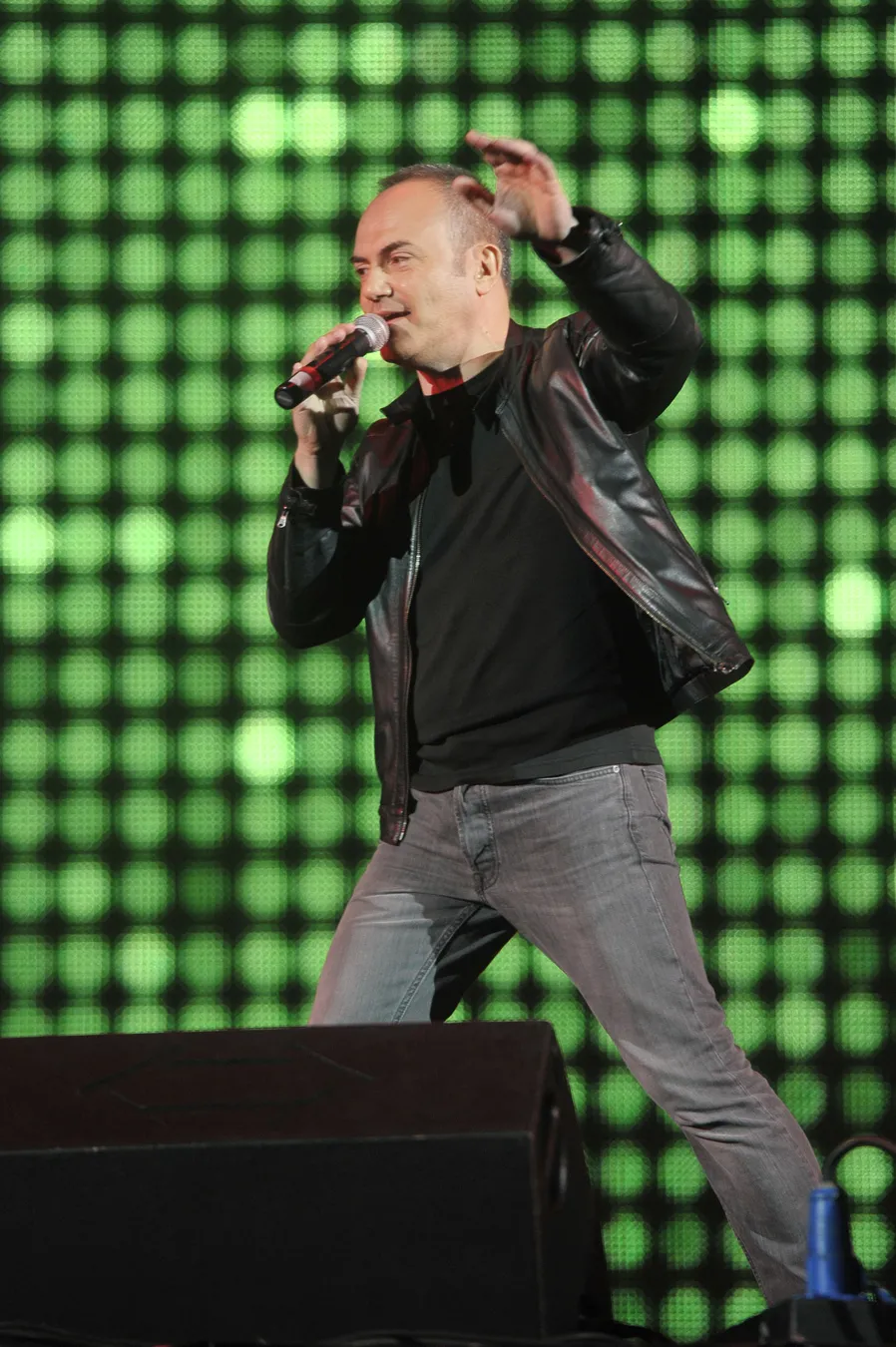 3828195-fred-ventura-podczas-koncertu-disco.jpg