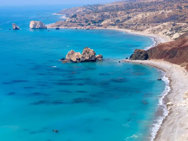 Cypr - wyspa Afrodyty pełna słońca i migdałów