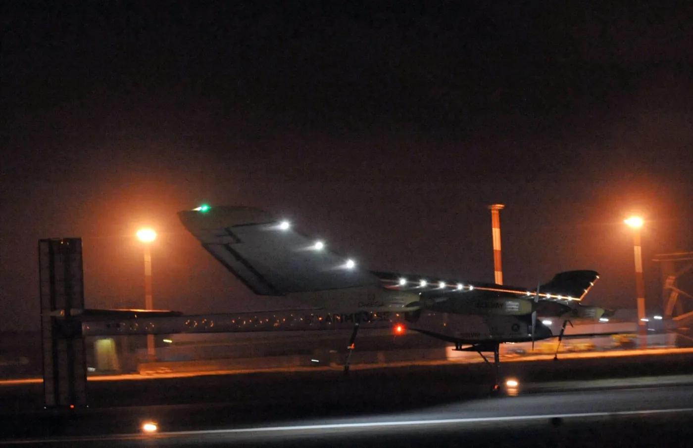 Samolot Solar Impulse po wylądowaniu w Maroku
