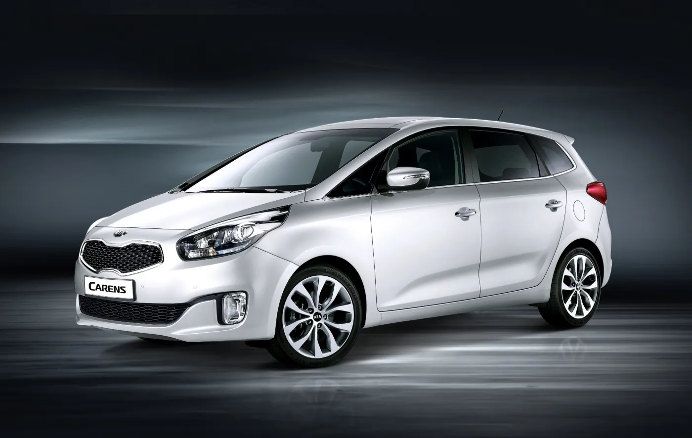 4049856-all-new-kia-carens-front-quarter-02.jpg