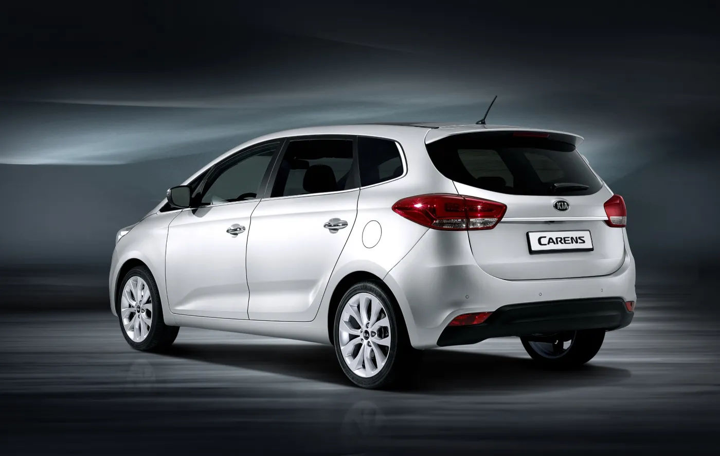 4049914-all-new-kia-carens-rear-quarter-03.jpg
