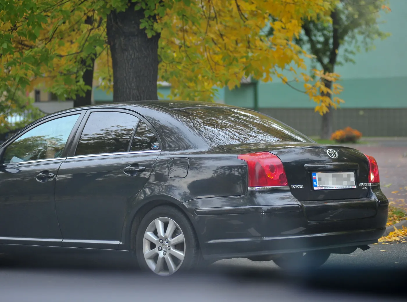 Prof. Piotr Gliński kandydat PiS na premiera jedzie limuzyną