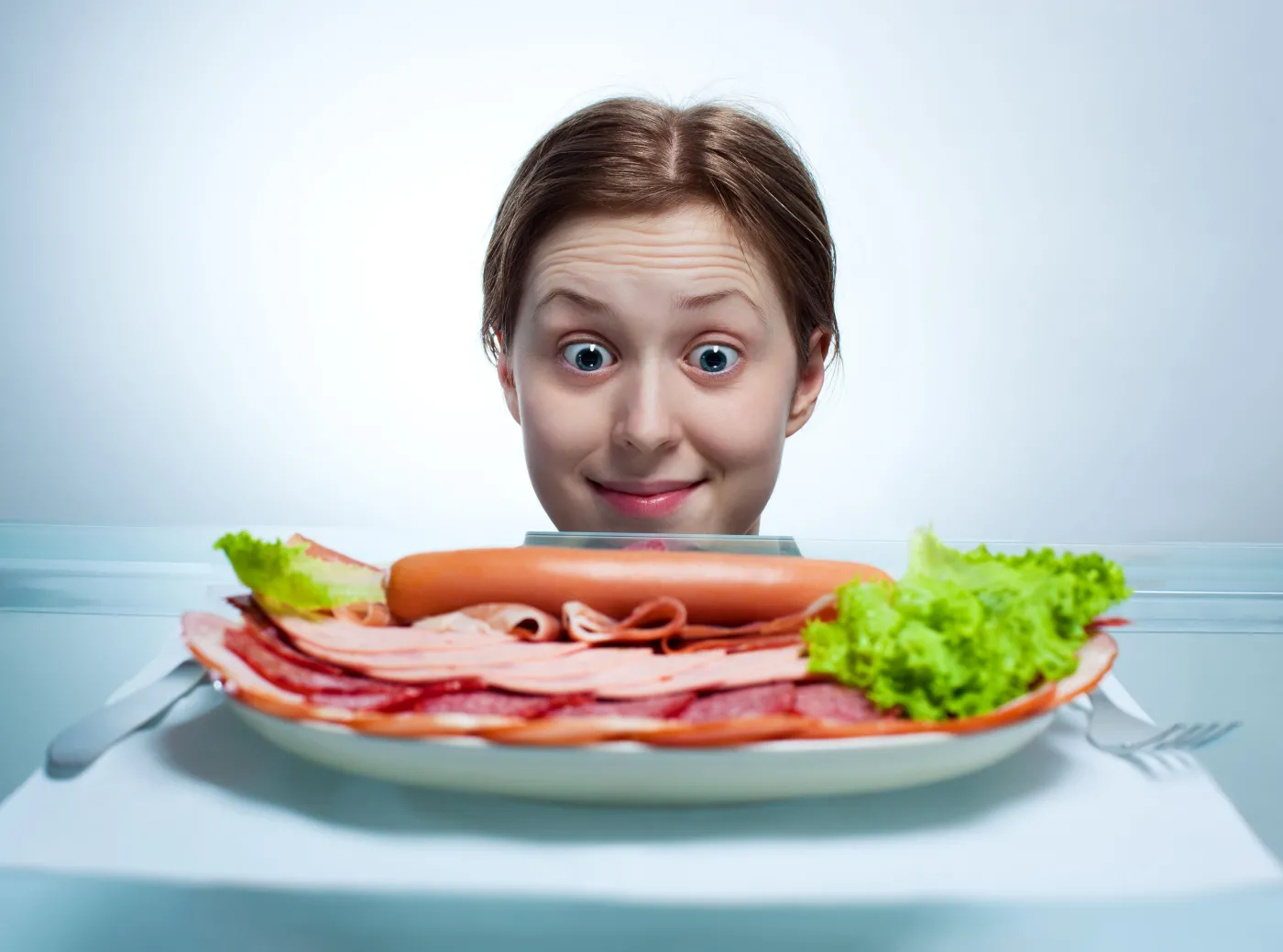 kobieta dieta wędlina mięso posiłek głód apetyt