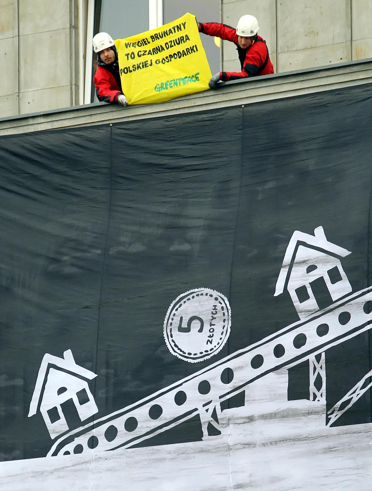 4244601-protest-greenpeace-przeciwko-budowie.jpg