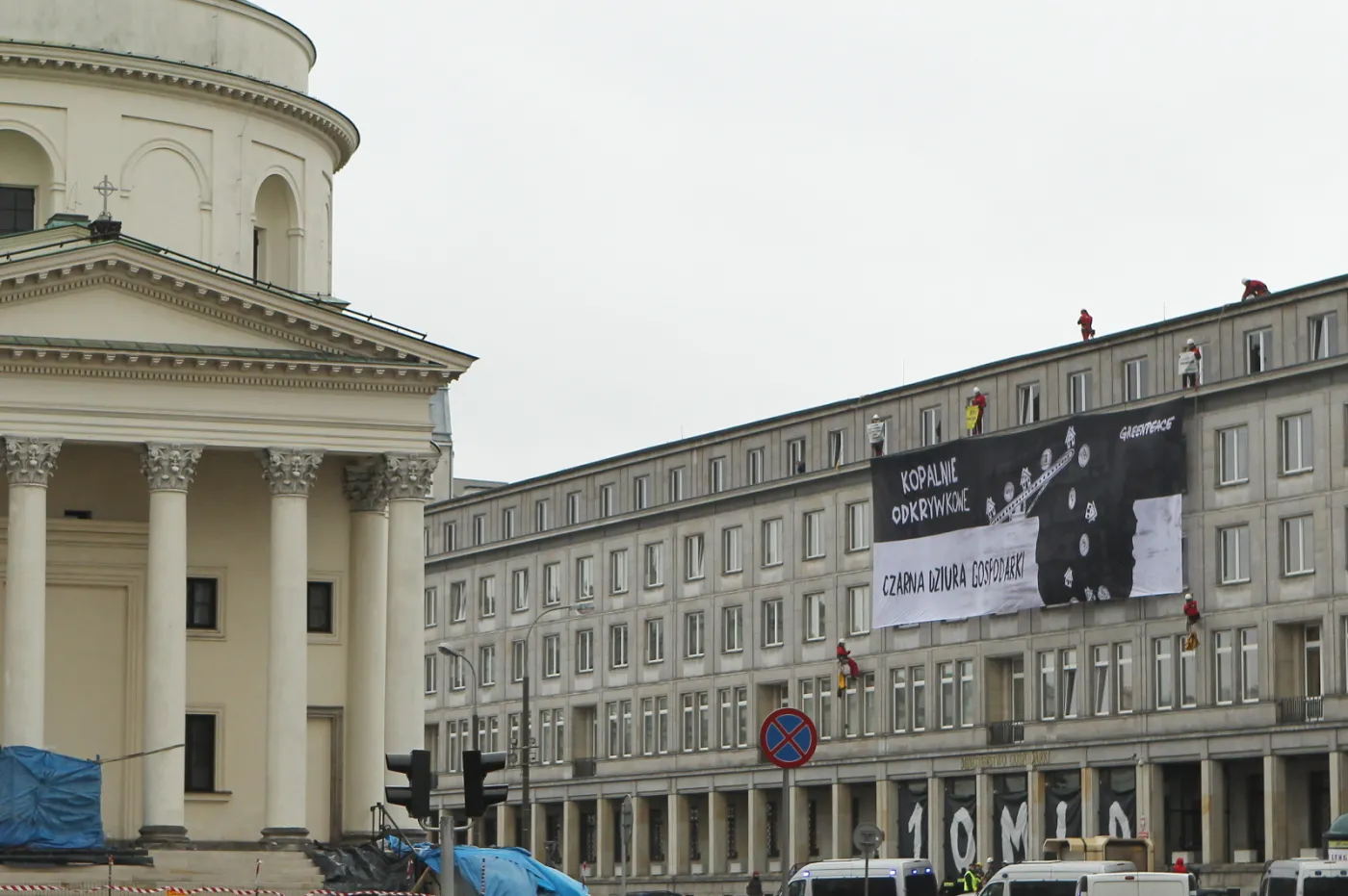 4244659-protest-greenpeace-przeciwko-budowie.jpg