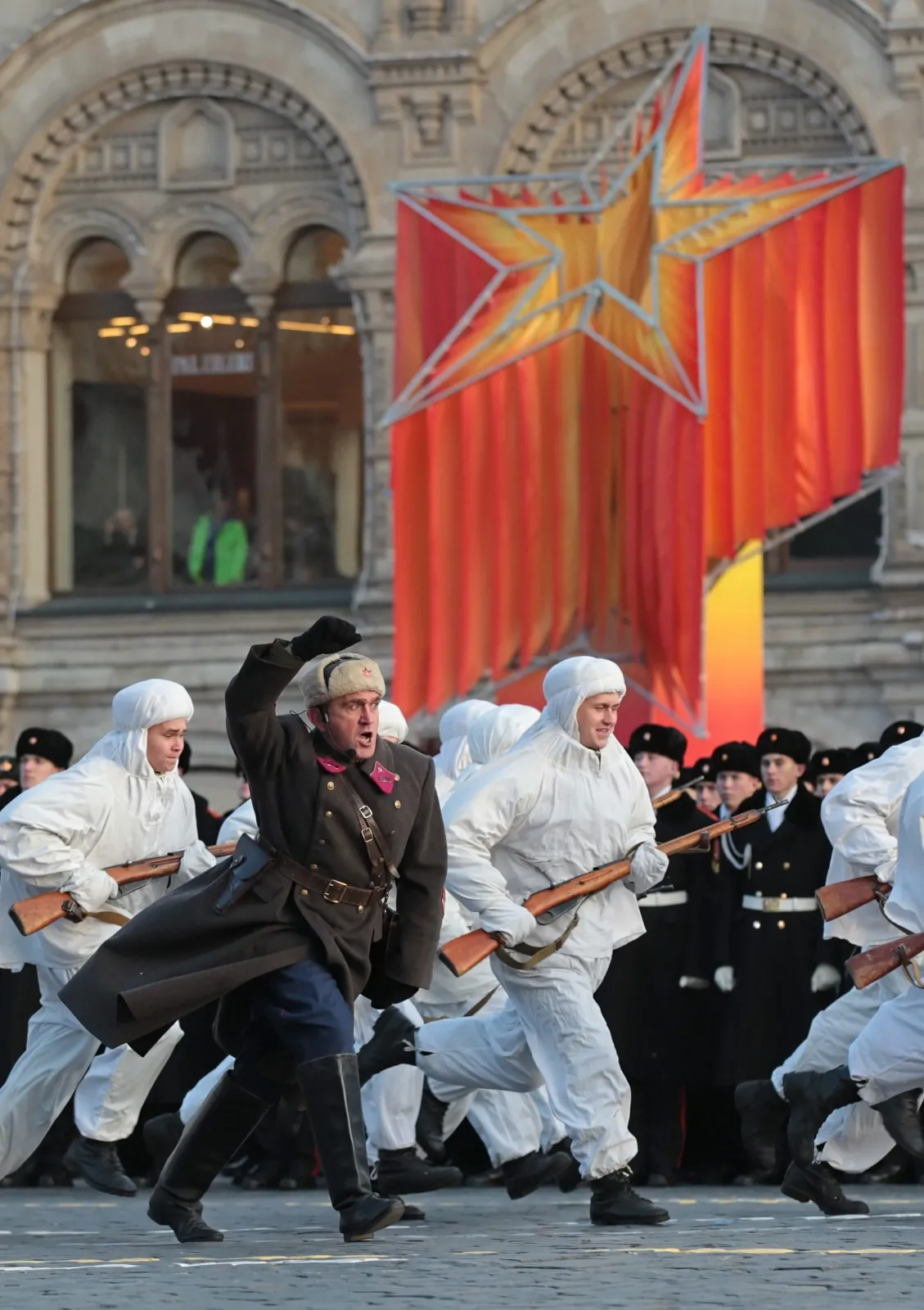 4249511-kreml-plac-czerwony-armia-czerwona.jpg