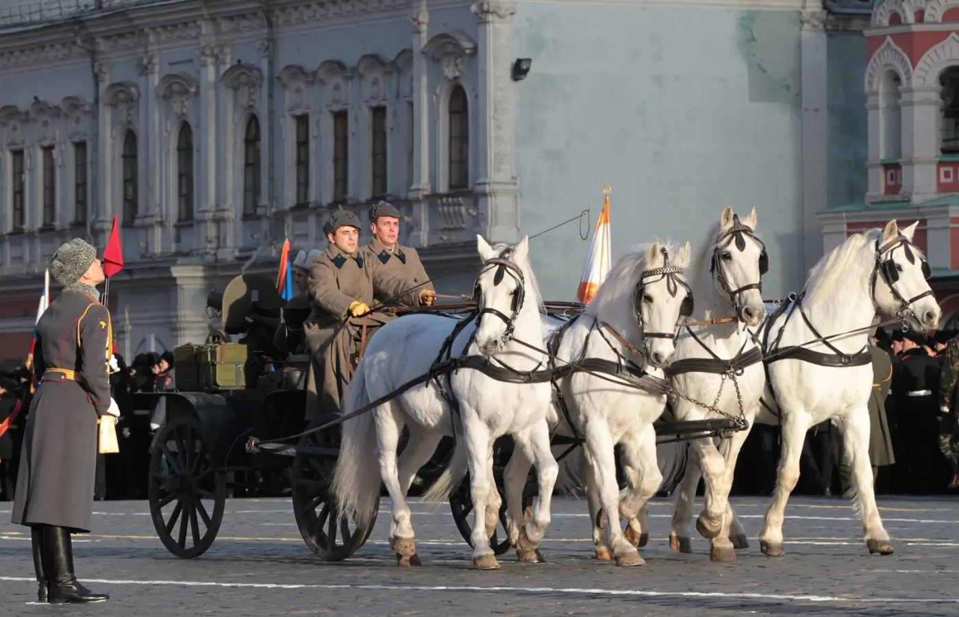 4249337-kreml-plac-czerwony-armia-czerwona.jpg