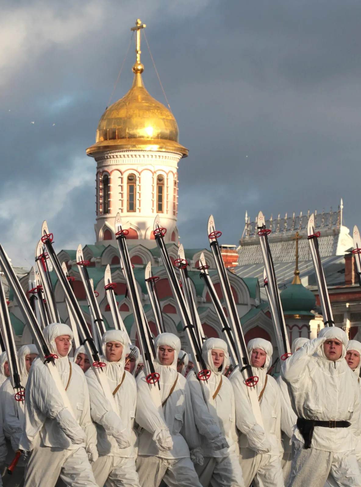 4249395-kreml-plac-czerwony-armia-czerwona.jpg