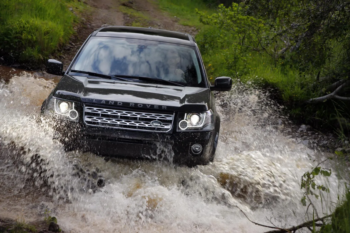 3937672-587326-27-freelander2-13my-off-road.jpg