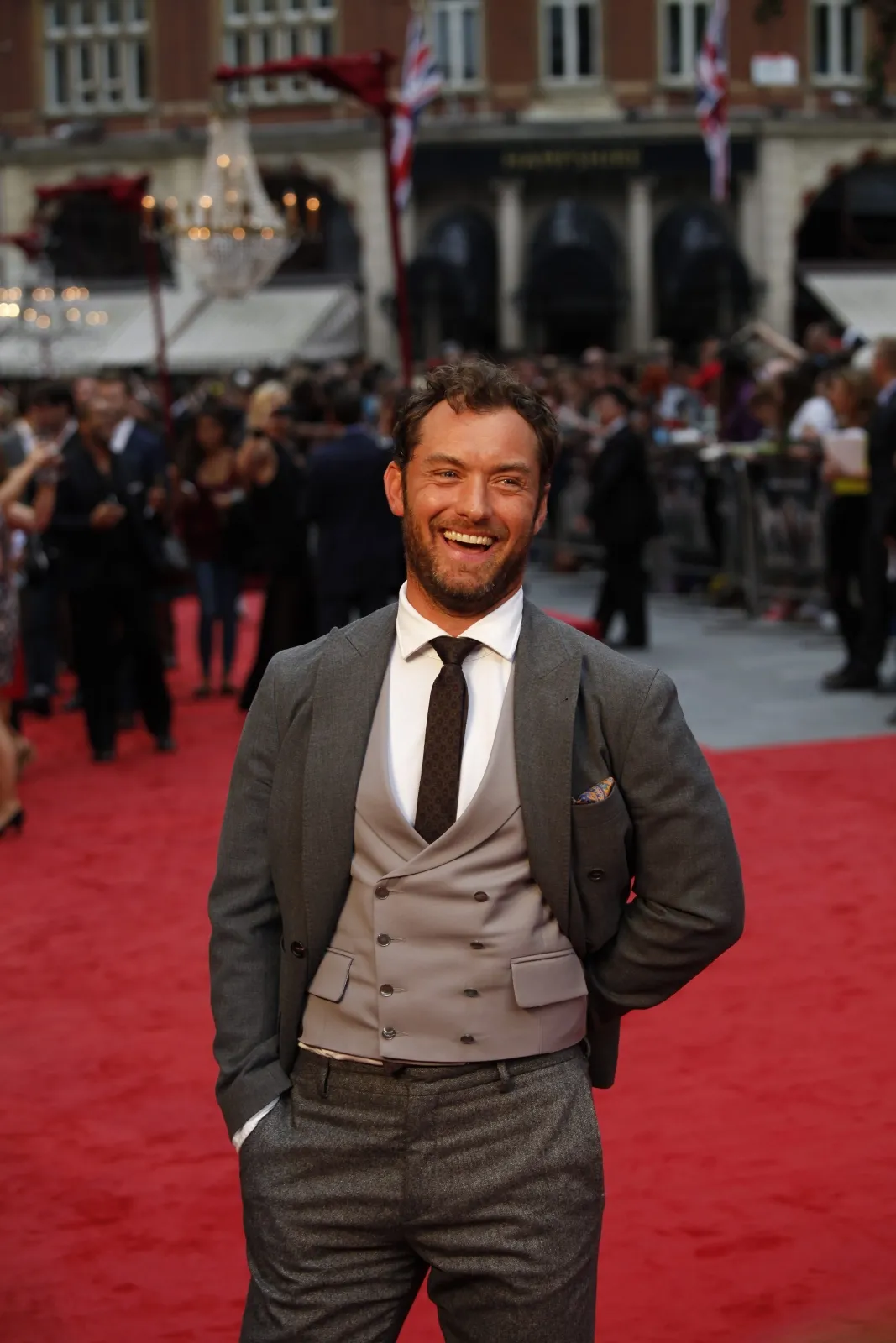 3991872-jude-law-na-premierze-anny-kareniny.jpg
