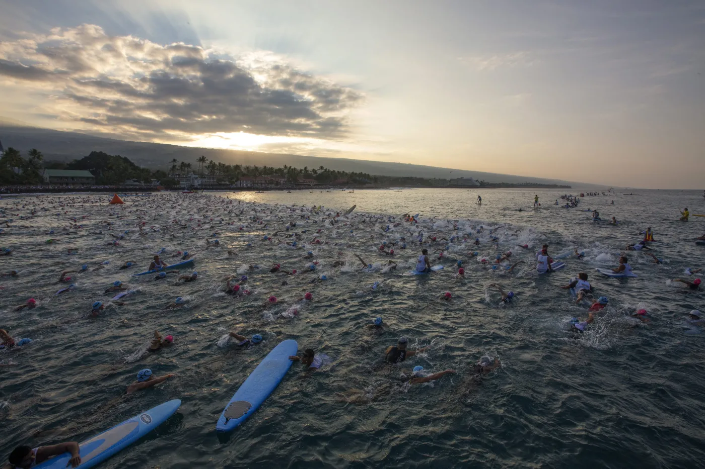 4430947-start-do-ironman-world-championship.jpg