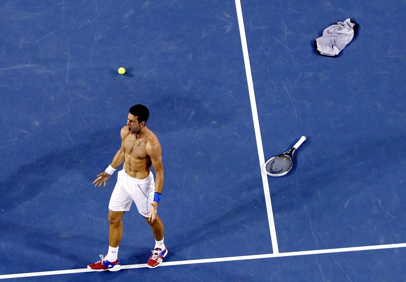 4431324-novak-djokovic-cieszy-sie-z-wygrania.jpg