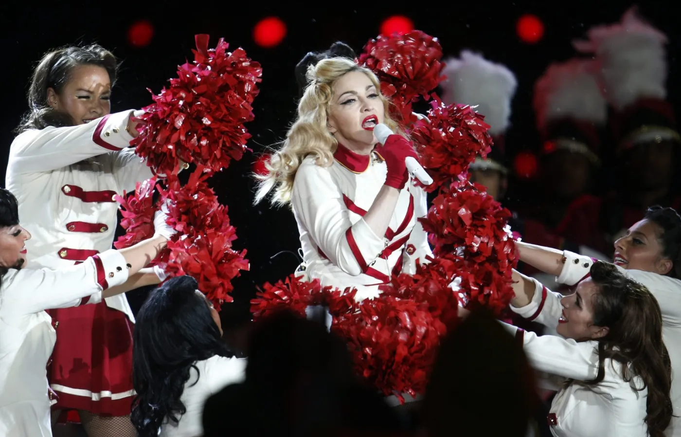 4440616-madonna-podczas-koncertu-w-santiago.jpg