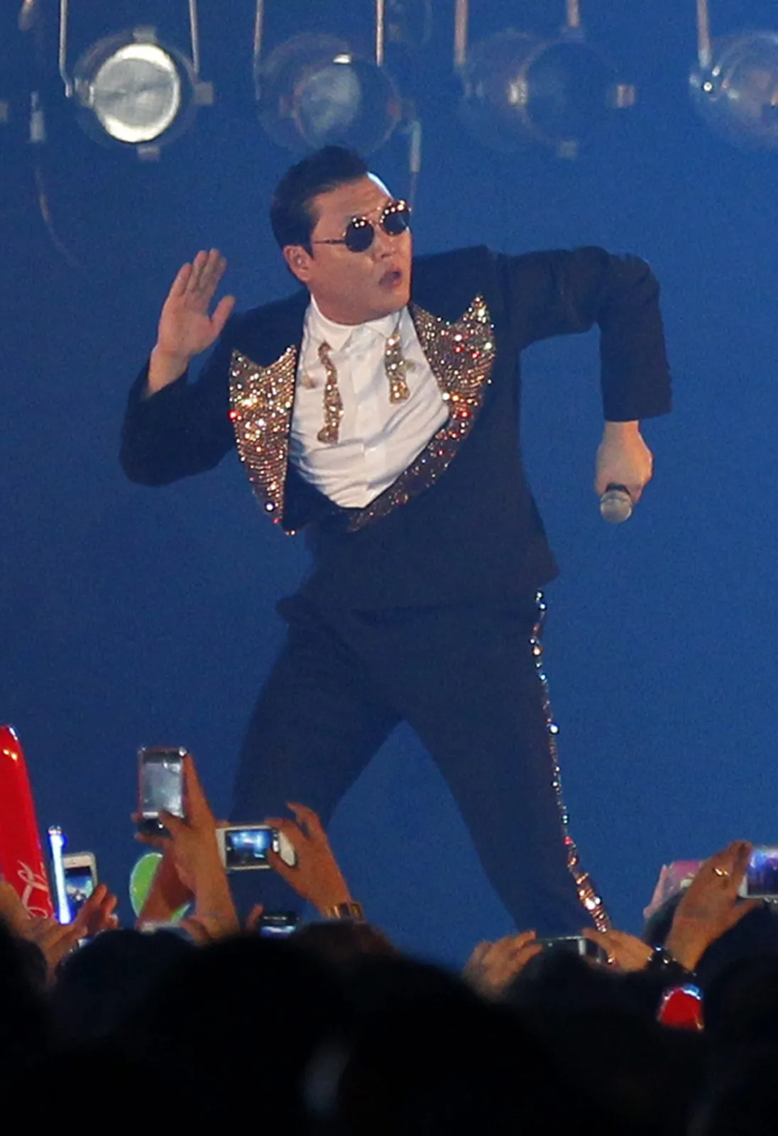 4349424-psy.jpg