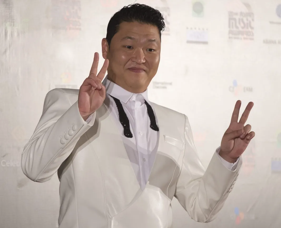 4349337-psy.jpg