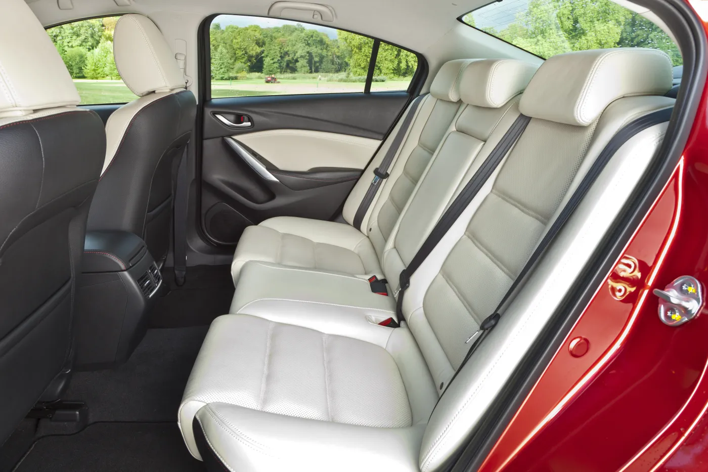 4234048-mazda6-2012-paris-interior-20-jpg300.jpg