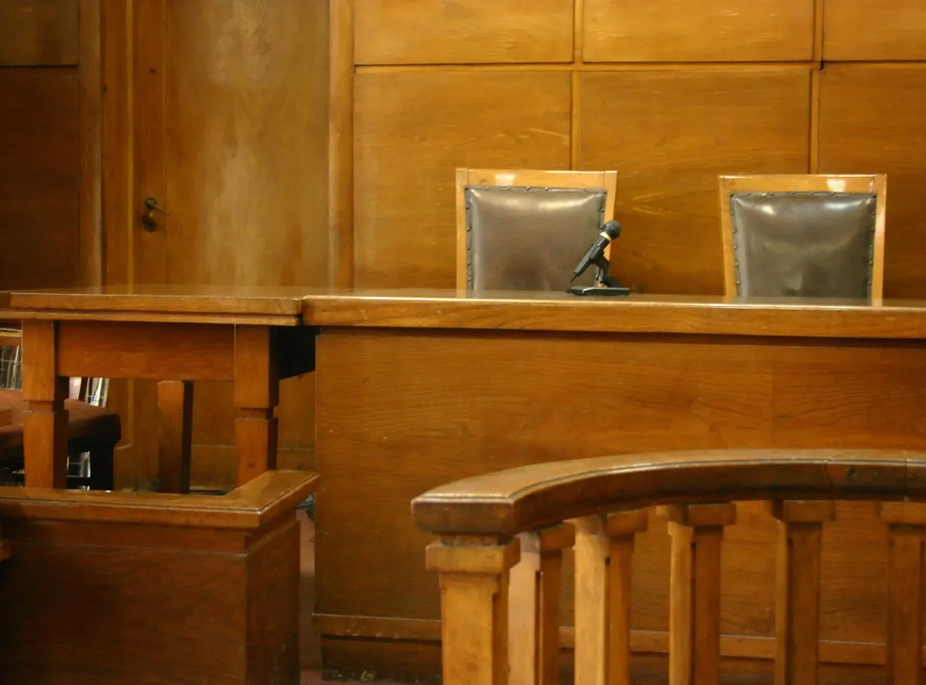 Reforma śmiechu warta? W sądach będzie po staremu