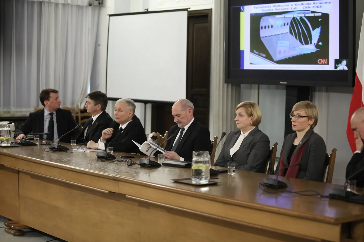 Parlamentarny zespół PiS do zbadania katastrofy smoleńskiej