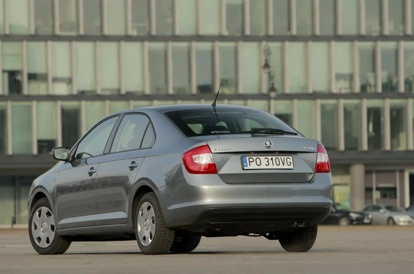 4899629-skoda-rapid-sedan-ambitionasf-main.jpg
