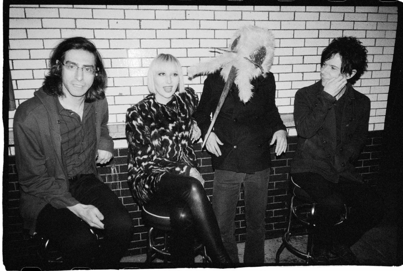 4913825-yeah-yeah-yeahs-foto-dan-martensen.jpg