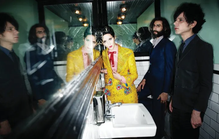 4914010-yeah-yeah-yeahs-foto-dan-martensen.jpg