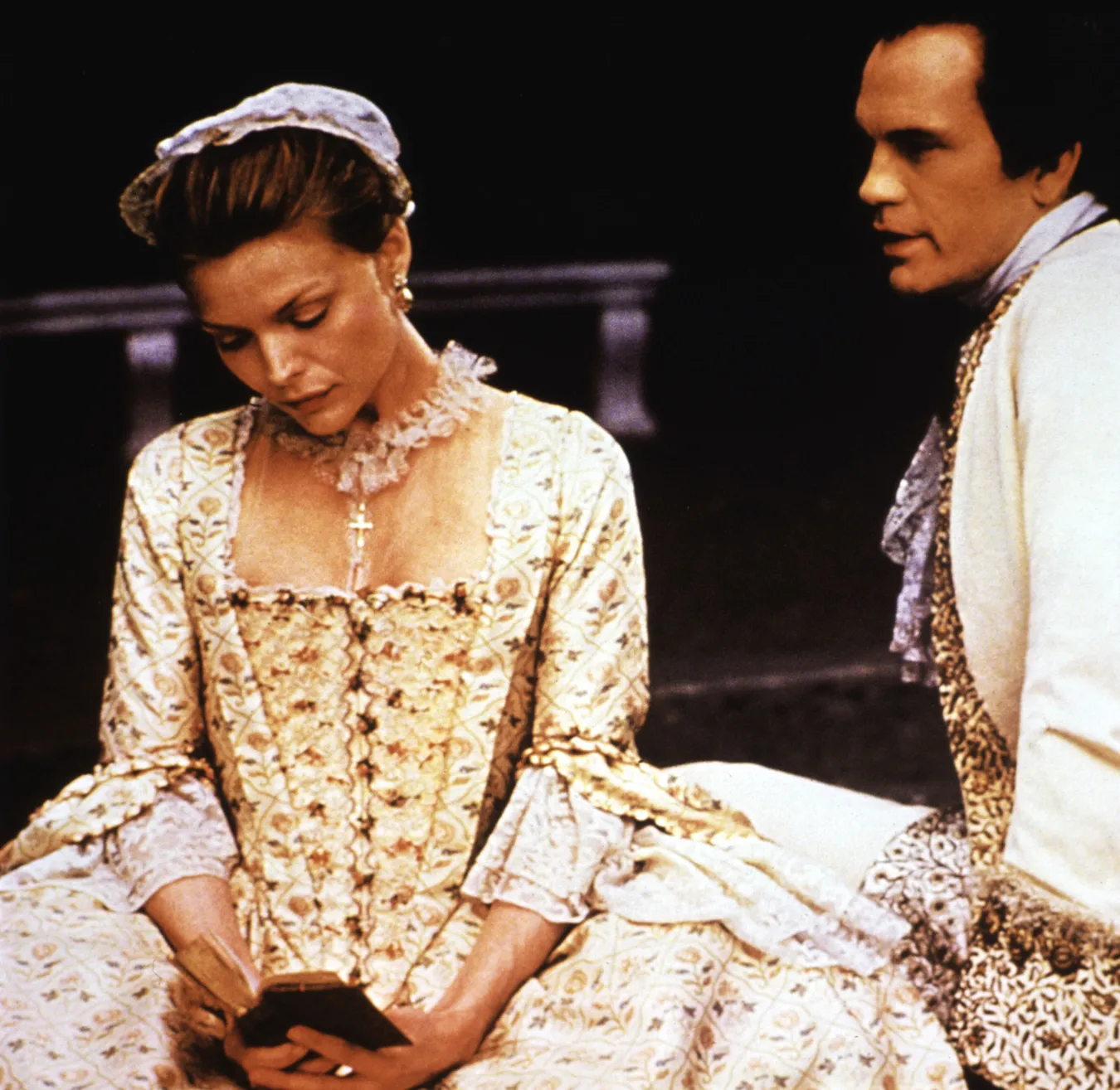4910208-michelle-pfeiffer-i-john-malkovich.jpg