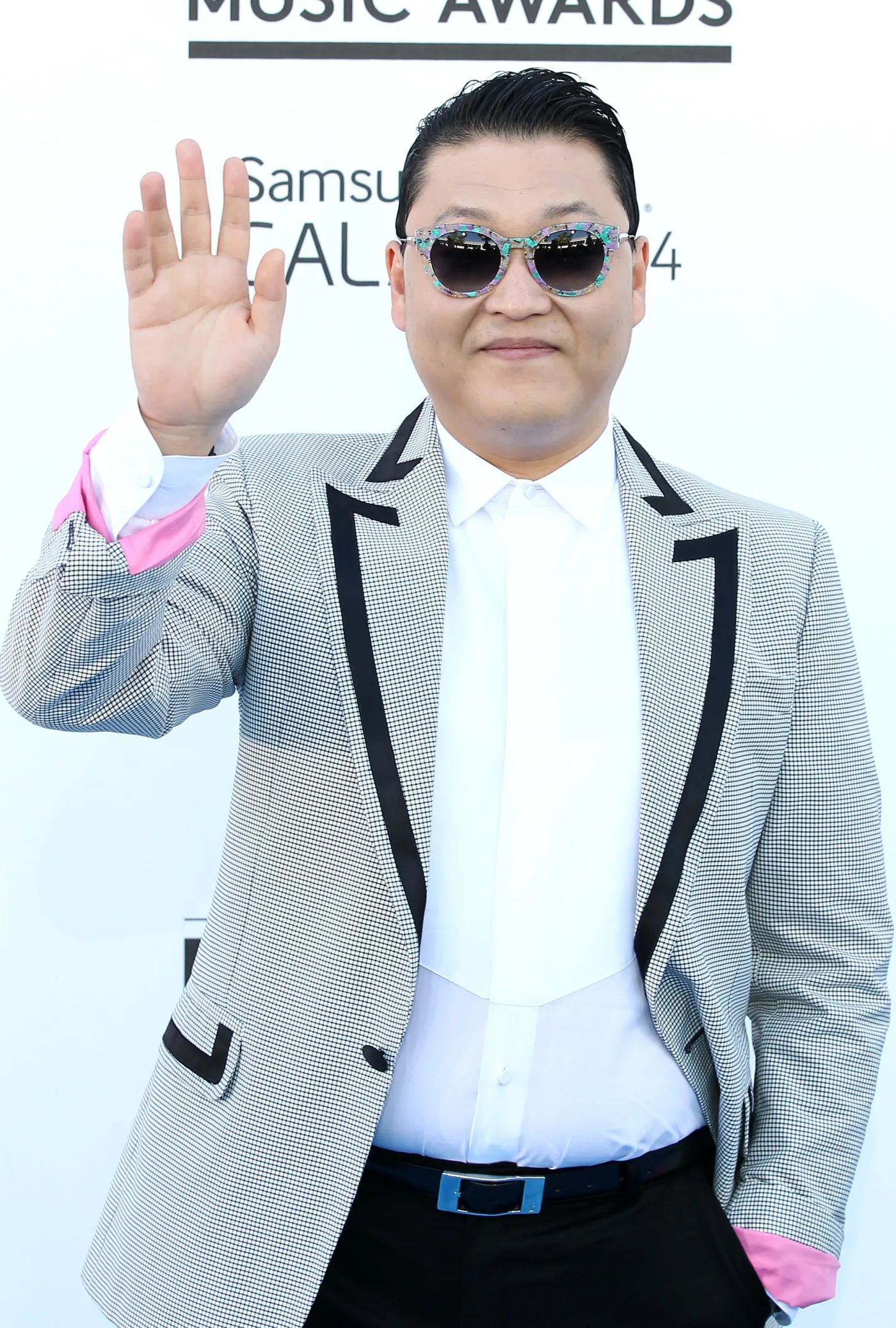 4986701-psy.jpg