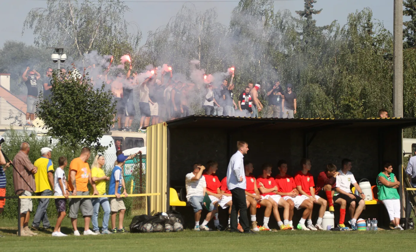 5310505-mecz-czarnych-koszul-z-ks-lomianki.jpg