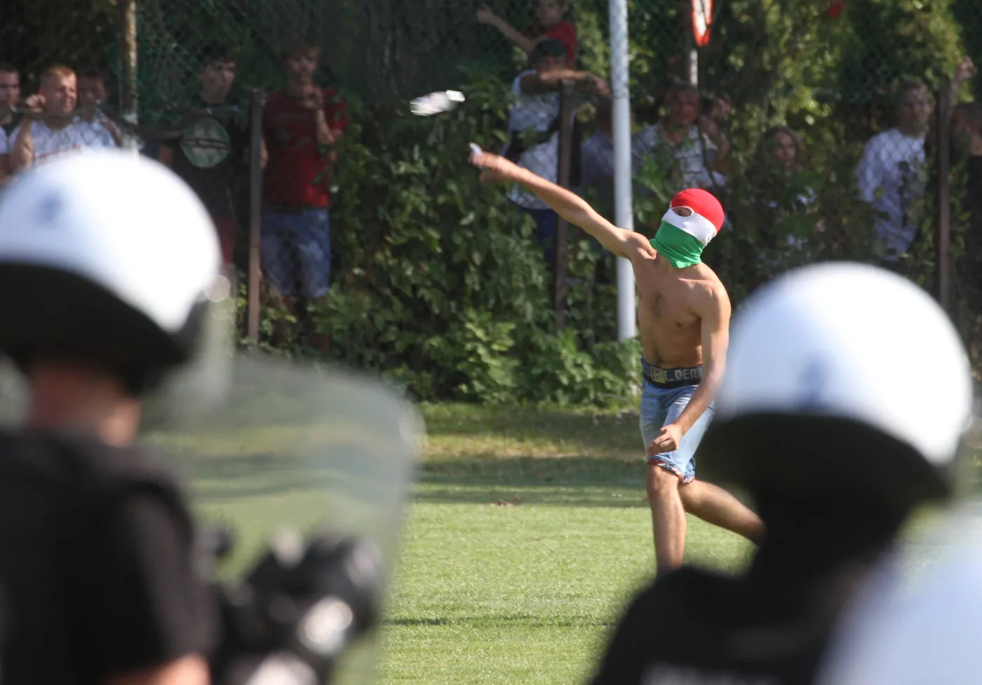 5310679-mecz-czarnych-koszul-z-ks-lomianki.jpg