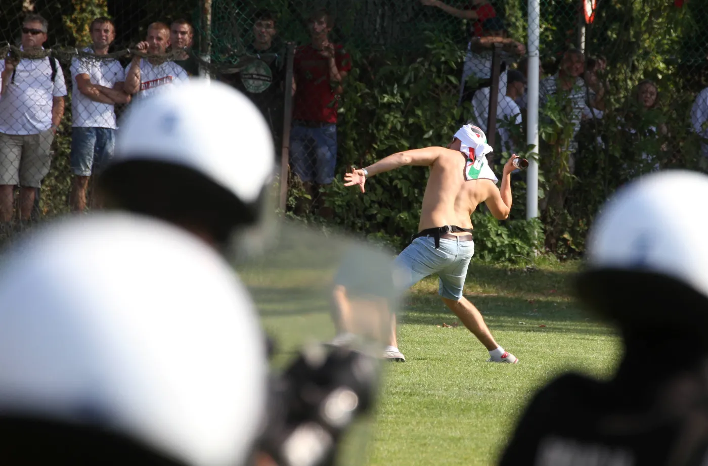 5310708-mecz-czarnych-koszul-z-ks-lomianki.jpg