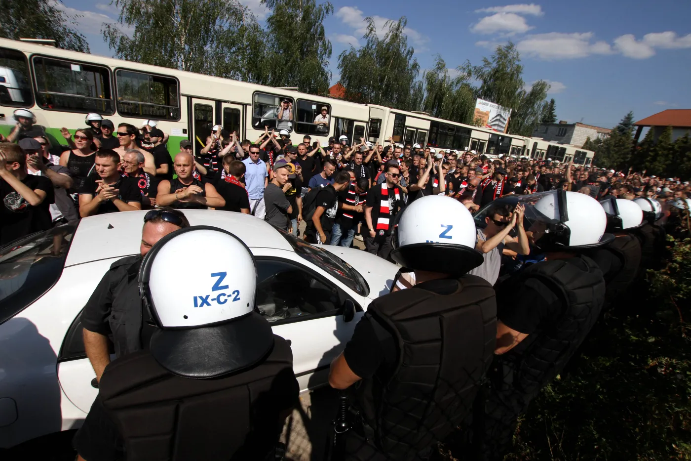 5310360-mecz-czarnych-koszul-z-ks-lomianki.jpg