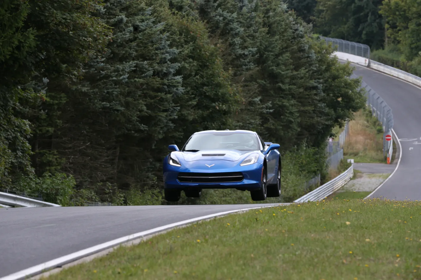 5415341-chevrolet-corvette-stingray-288099.jpg